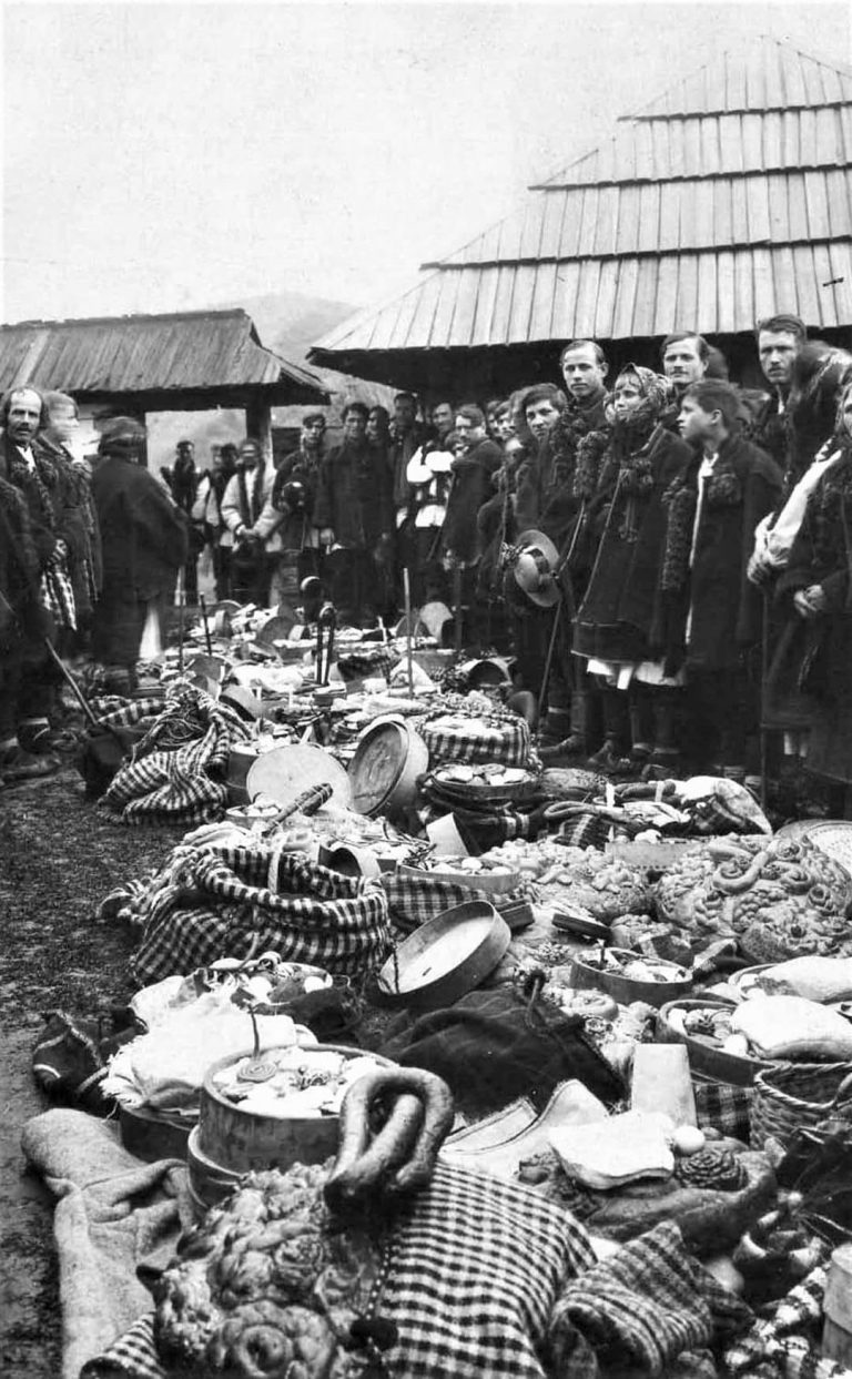 Великоднє освячення пасок на Прикарпатті: багато десятиліть тому (ФОТО) 9 92991015 2559040597747284 4605606444975259648 n