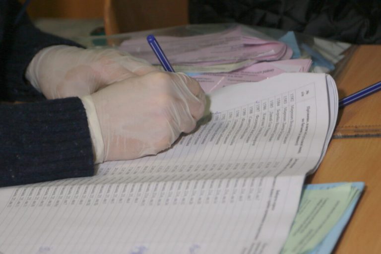 Проблеми у Шевченка: уже на п'ятій дільниці в окрузі №87 визнали недійсним підрахунок голосів 9 Проблеми у Шевченка: уже на п'ятій дільниці в окрузі №87 визнали недійсним підрахунок голосів