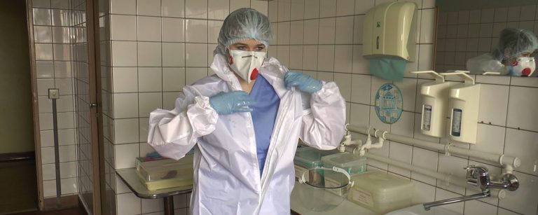 В Івано-Франківській обласній лікарні тимчасово згортають два відділення для пацієнтів з COVID 11 ad89e9d7b8fc162f