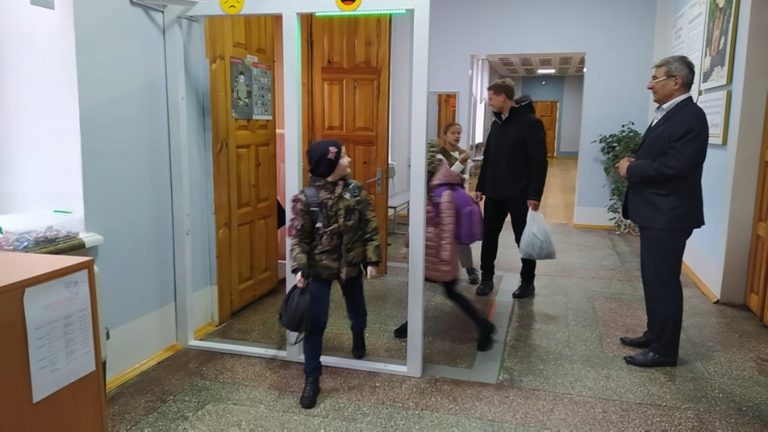 У Тернопільській школі встановили рамки для вимірювання настрою (ФОТО) 5 У Тернопільській школі встановили рамки для вимірювання настрою (ФОТО)