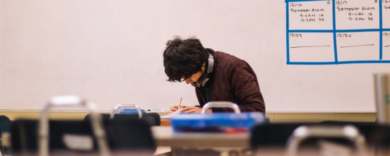 У Швейцарії учні підробили тести на COVID-19, щоб не ходити до школи 1 de52fb301622df0d