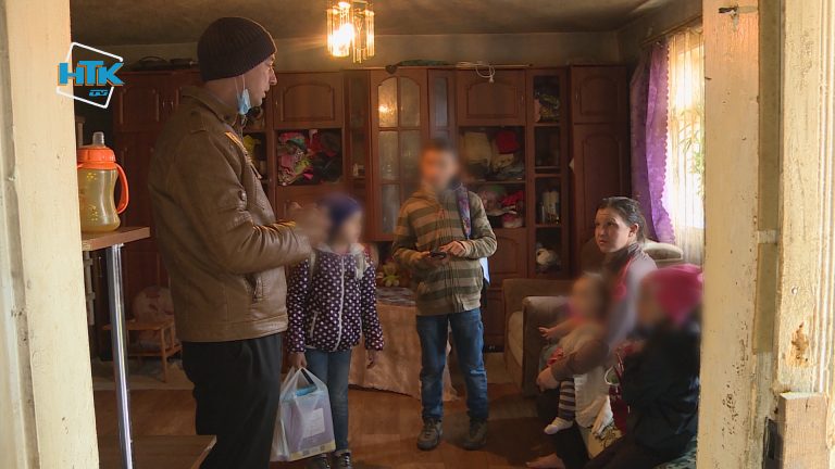 На Коломийщині в матері забрали чотирьох дітей (ВІДЕО) 11 На Коломийщині в матері забрали чотирьох дітей (ВІДЕО)
