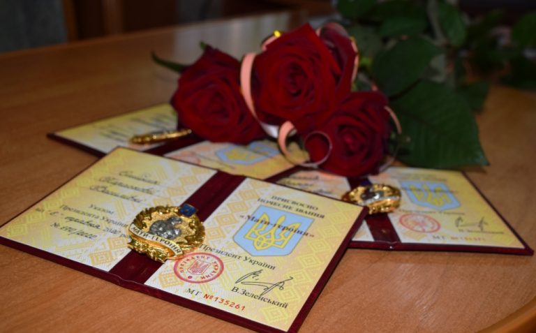 Стало відомо, скільком жінкам Прикарпаття Президент присвоїв сьогодні звання "Мати-героїня" 11 Стало відомо, скільком жінкам Прикарпаття Президент присвоїв сьогодні звання "Мати-героїня"
