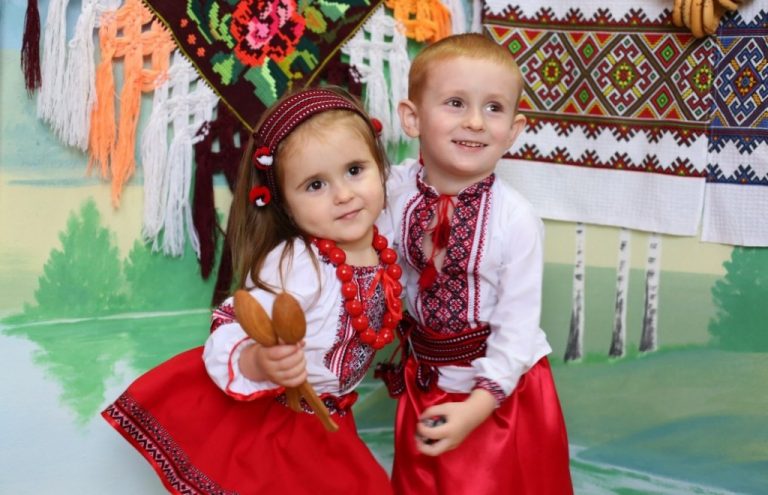 У Бурштині готують велелюдну ходу на День вишиванки