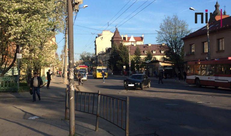 Ранкова ДТП у Франківську: зіштовхнулися два легковики (ФОТО) 5 ДТП Франківськ
