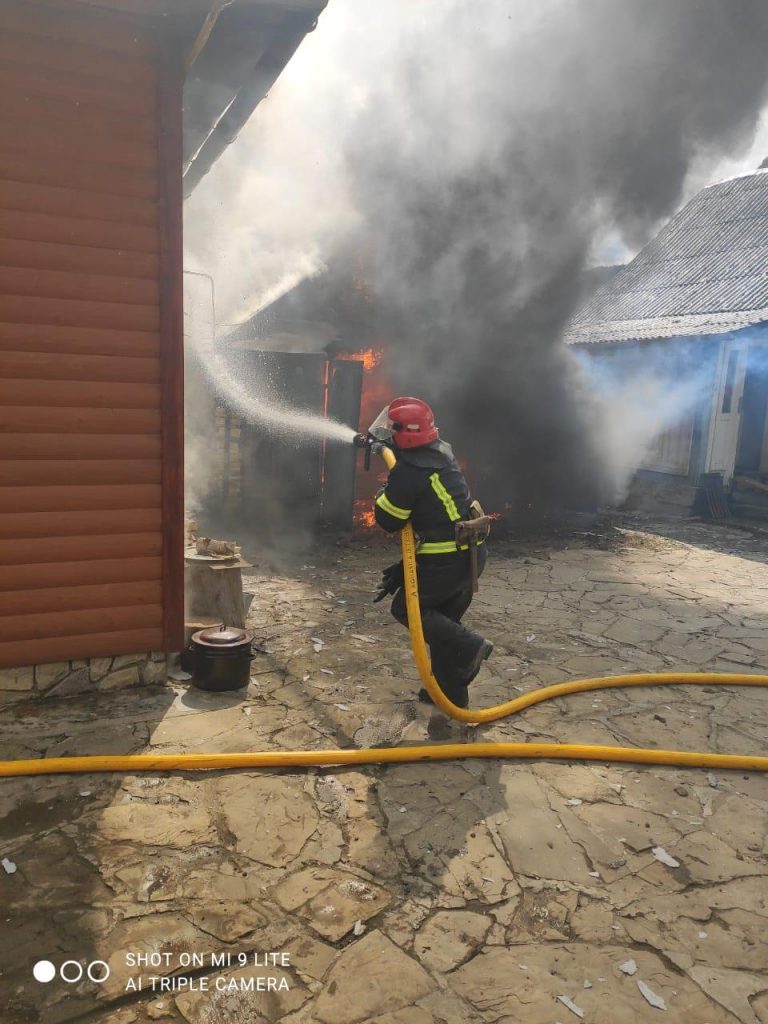 На Надвірнянщині горіла господарська споруда (ФОТО) 8 182060540 3905733089546497 6731709375306506113 n