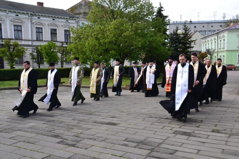 У Коломиї пам'ять учасників Другої світової вшанували в основному представники духовества (ФОТО)