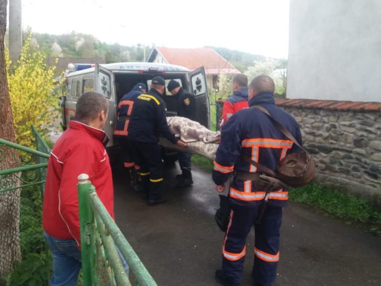 В Косівському районі жінка впала у криницю (ФОТО) 3 В Косівському районі жінка впала у криницю (ФОТО)
