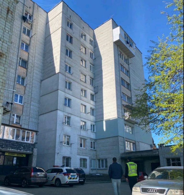 У Львові мати викинула з вікна восьмого поверху маленьку дитину 12 184489222 6008862562487432 8188488357080552244 n 967x1024 1