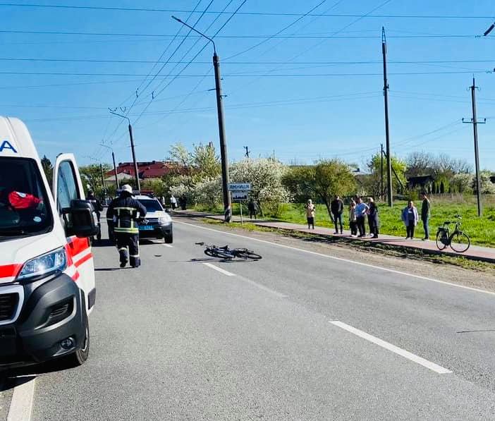 ДТП у Ямниці: поліцейські встановлюють обставини автопригоди (ФОТО)