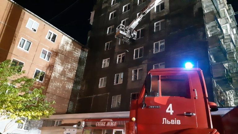 Пожежа у Львові: подружжя отруїлося чадним газом (ФОТО, ВІДЕО) 11 Пожежа у Львові: подружжя отруїлося чадним газом (ФОТО, ВІДЕО)