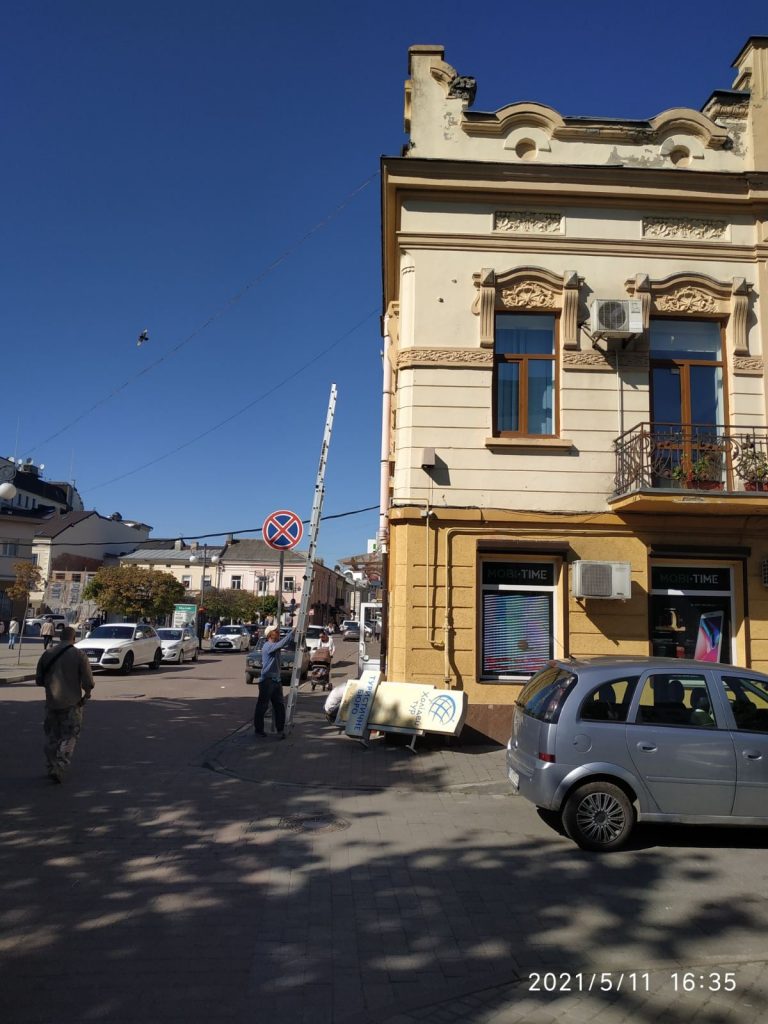 У Франківську демонтували 10 незаконних об'єктів (ФОТО) 12 184911044 2078430022297247 6781197121623863599 n