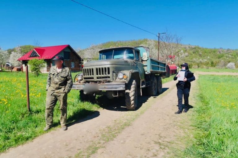 На Надвірнянщині злапали нелегальних копачів (ФОТО) 7 185243623 5924347244272533 7371932824119139365 n