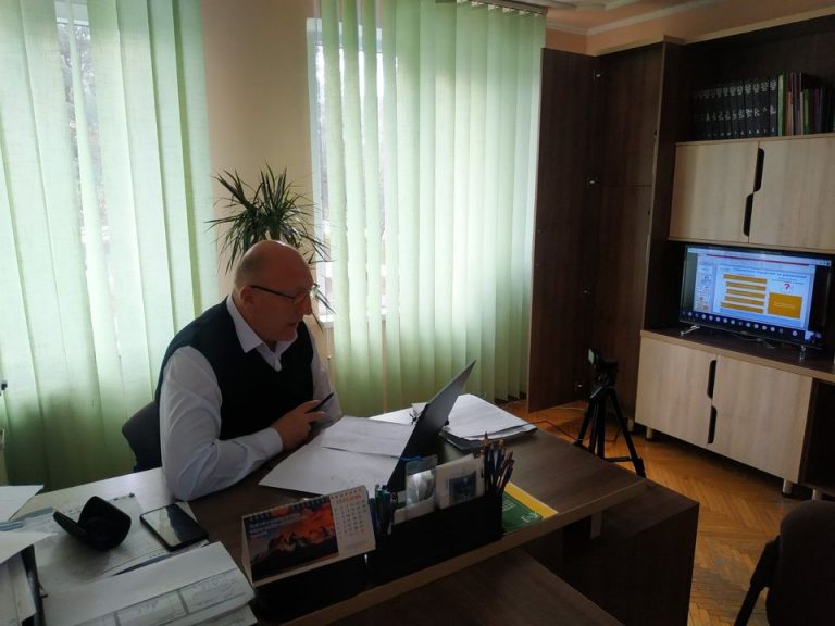 Бурштинський голова Андрієшин після семи тижнів навчання отримав сертифікат від «U-LEAD з Європою» (ФОТО) 1 Бурштинський голова Андрієшин після семи тижнів навчання отримав сертифакат від «U-LEAD з Європою» (ФОТО)