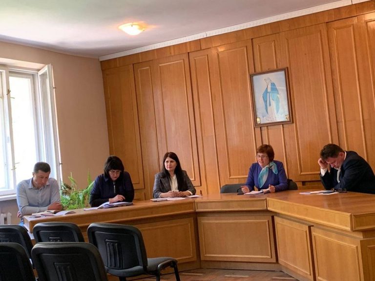 У Косові розбиралися, яким чином "Райагроліс" погасить борги перед своїми працівниками 3 У Косові розбиралися, яким чином "Райагроліс" погасить борги перед своїми працівниками