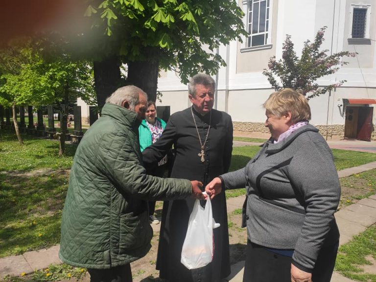"Гречка з м'ясом і підливкою, свіжий овочевий салатик": у Городенці пригощали потребуючих 11 186450588 1230768567339294 5438498465743016593 n