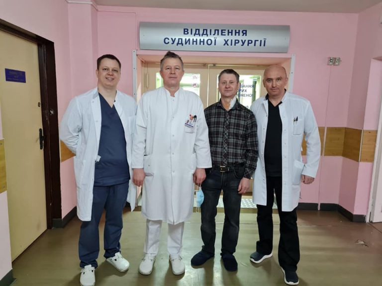 Вперше у світі. Франківські хірурги провели унікальну операцію на сонній артерії 1 186508233 4038026686290910 3999636848983875682 n
