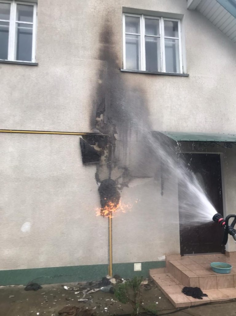 На Франківщині горів газовий стояк (ФОТО) 17 186530608 3929110973875375 2949100378951881277 n