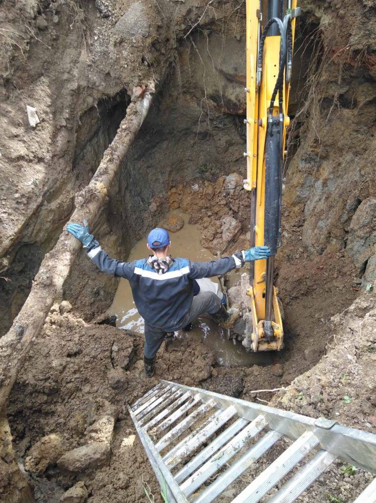 У Долині ліквідували підтоплення житлового будинку (ФОТО) 5 187972229 4079441932112285 932816383628880971 n