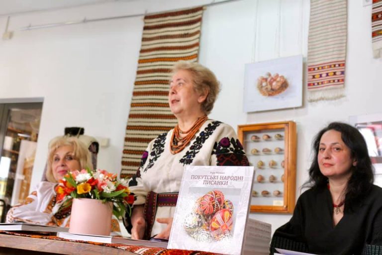 Понад 1000 зразків писанок: на Прикарпатті презентували мистецький альбом (ФОТО) 2 Понад 1000 зразків писанок: на Прикарпатті презентували мистецький альбом (ФОТО)