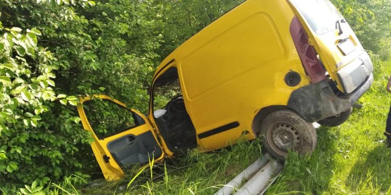 На Прикарпатті у селі Раковець авто з’їхало у кювет (ФОТО) 7 189906659 3965988920187580 658019840674546859 n