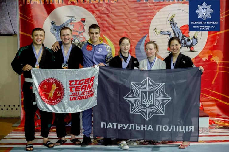 Франківські патрульні показали високий результат на змаганнях з греплінгу (ФОТО) 3 190467364 4064342843649818 3715522903436256356 n