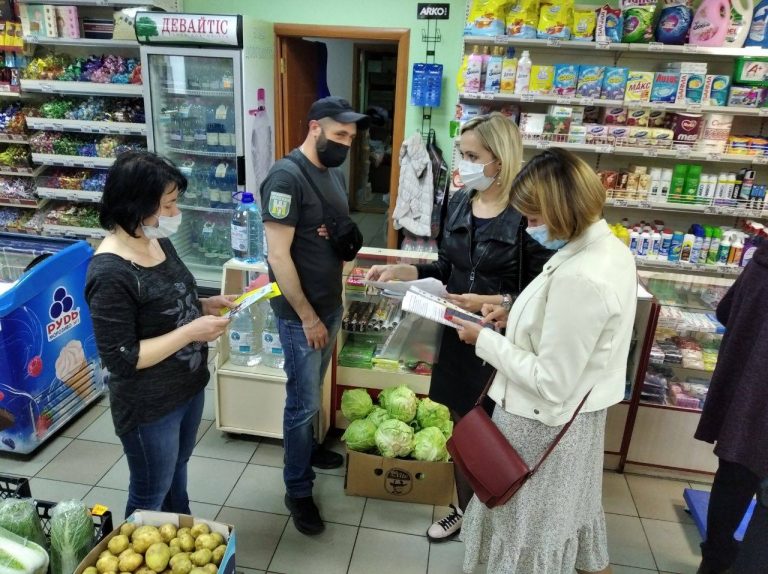 У Франківську в районі "Каскад" проведено рейд по закладах торгівлі (ФОТО) 10 190888059 2088373381302911 8807292873441408575 n