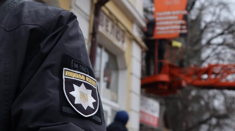 У Коломиї "поважний" пан намагався залякати муніципального інспектора 10 У Коломиї "поважний" пан намагався залякати муніципального інспектора