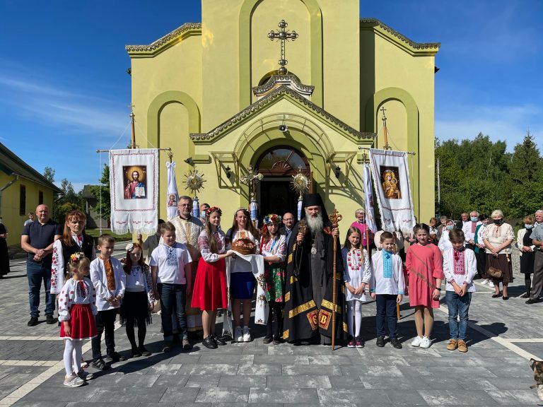 Владика із Чикаго молився в Івано-Франківську (ФОТО) 8 191809236 2993730037526422 6623139666161411064 n 1