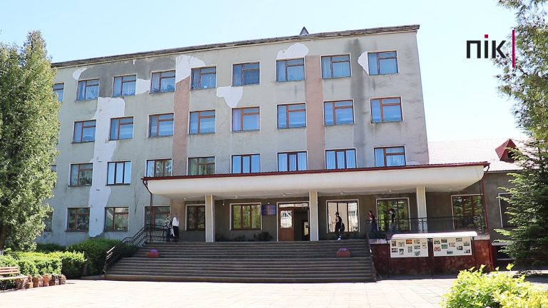 День гостинності у Бурштинському торговельно-економічному фаховому коледжі: корисна практика Івано-Франківського обласного центру зайнятості (ВІДЕО) 10 3 10