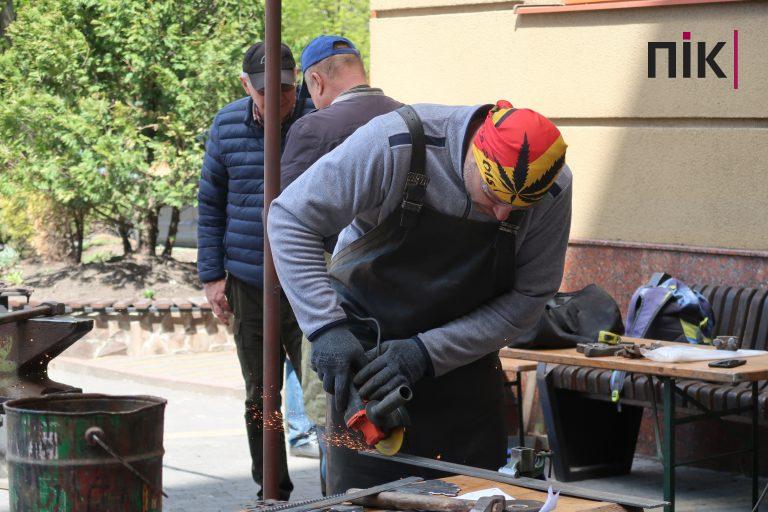 У Франківську кують корону для майбутнього артоб'єкту (ФОТО) 13 IMG 0774