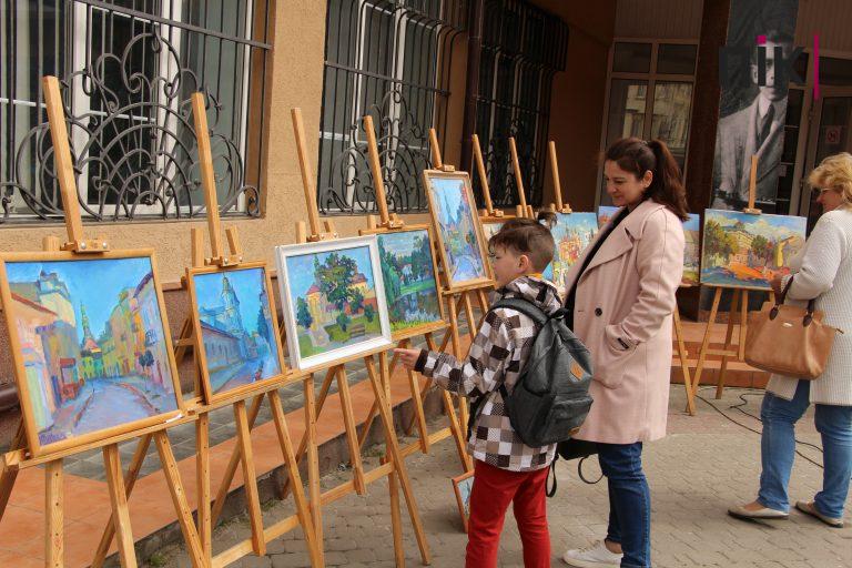 Виставка художників, камерний оркестр: у Франківську триває святкування Дня міста (ФОТО, ВІДЕО)