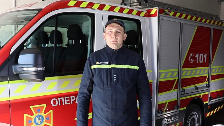 Люди Прикарпаття: історії, що надихають – рятувальник Михайло Нечесний (ВІДЕО) 11 MVI 4955.00 01 44 48.Still006