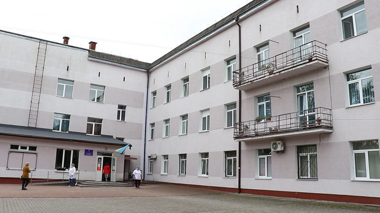 "З досвіду Ізраїлю": у Франківську відкрили нове відділення гормонозалежних пухлин у жінок (ВІДЕО) 8 MVI 5771.00 00 47 37.Still001