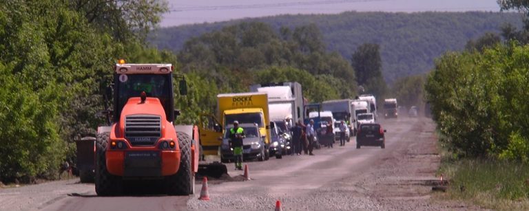 У Службі автомобільних доріг розповіли, що цьогоріч відремонтують на Прикарпатті 8 ec550b27a5cbc880
