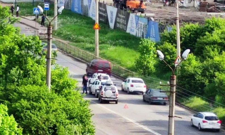 Ранкова ДТП у Франківську: рух транспорту ускладнено (ФОТОФАКТ) 12 photo 2021 05 20 08 40 02