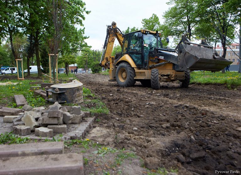 В одному із мікрорайонів Івано-Франківська облаштовують новий сквер (ФОТО) 9 pp 3031