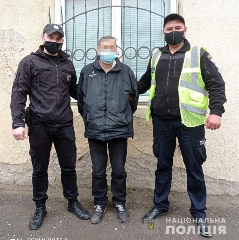 У Самборі чоловік ножем поранив дружину: вона померла (ФОТО) 3 У Самборі чоловік запхав ніж в груди дружині: вона померла (ФОТО)