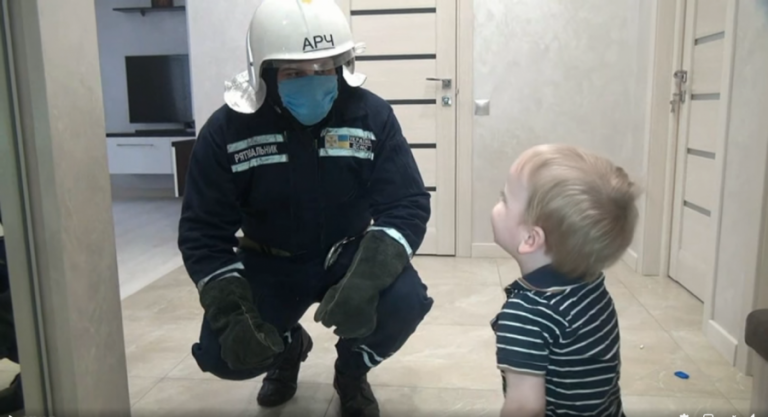 У Франківську в квартирі зачинили 4-річну дитину