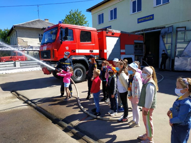 У Долині діти спробували гасити пожежу (ФОТО) 5 zobrazhennia viber 2021 05 26 13 47 39 1