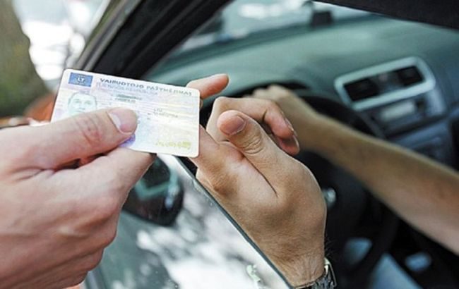 Найближчими днями в Україні не видаватимуть водійські права