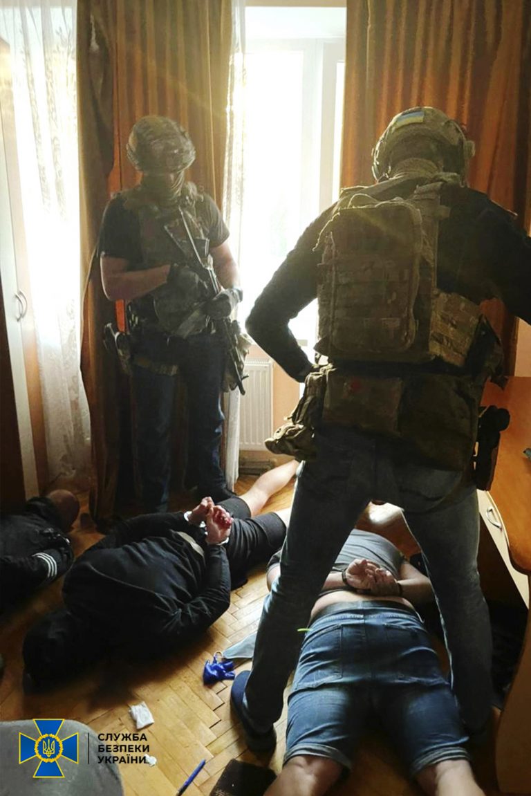 У Франківську затримали злочинну групу, яка влаштовувала рейдерські захоплення та тероризувала містян (ФОТО) 1 10br