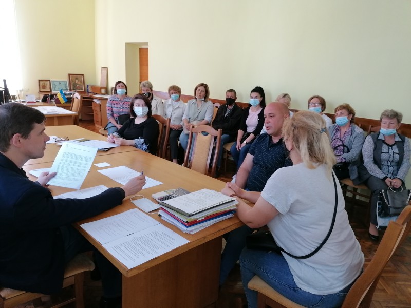 У Калуші на прийом до міського голови прийшли понад 20 жінок (ФОТО)