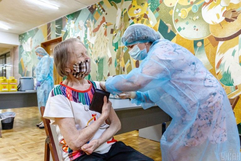 В Україні почався четвертий етап вакцинації: хто отримає щеплення 4 1624426484 2017