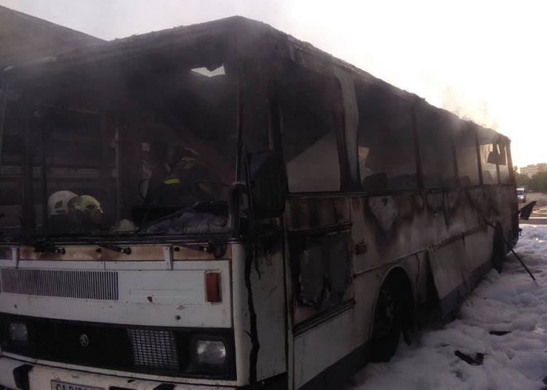 У Червонограді на світанку горів автобус (ФОТО) 6 У Червонограді на світанку горів автобус (ФОТО)