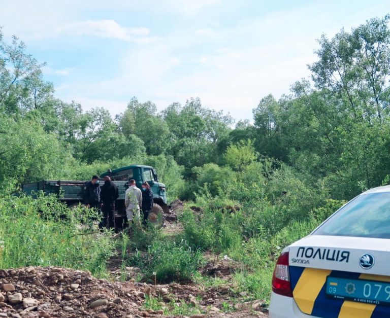 Прикарпатські поліцейські викрили факт незаконного видобування піщано-гравійної суміші 1 194210974 6036955983011658 79320868582901760 n