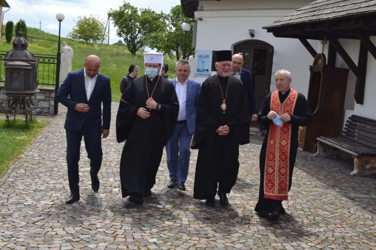 Патріарх Святослав відправив панахиду за Блаженнішим Любомиром Гузаром у Крилосі (ФОТО) 10 Патріарх Святослав відправив панахиду за Блаженнішим Любомиром Гузаром у Крилосі (ФОТО)