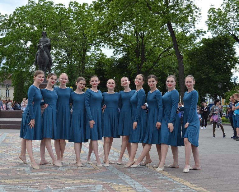 Галицька веселка: у фестивалі танцю взяли участь 15 хореографічних колективів 5 197162445 209901340962143 6567688774916892353 n