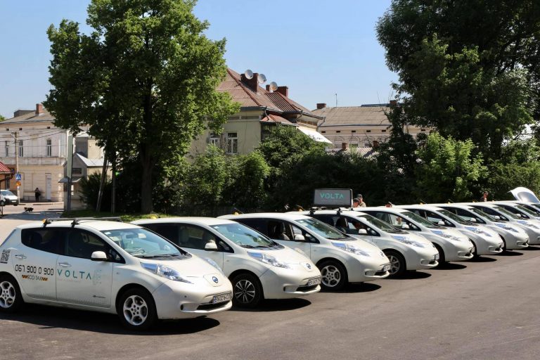 У Коломиї тепер возитимуть людей електромобілі (ФОТО)