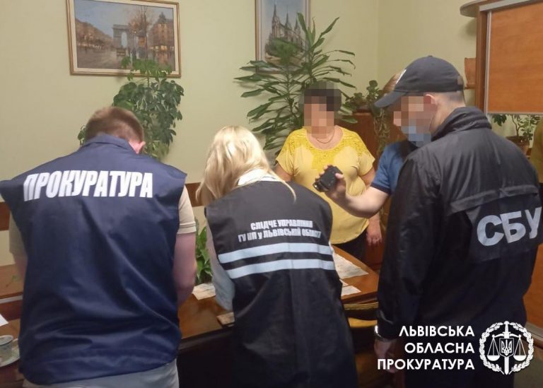 У Львівській політехніці директора підрозділу отримала 37 тисяч гривень відкату (ФОТО)